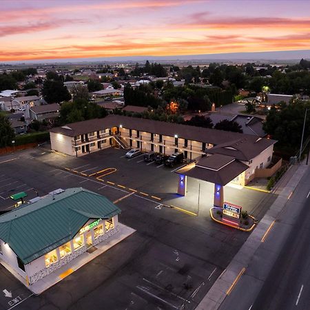 Quincy Inn And Suites Экстерьер фото