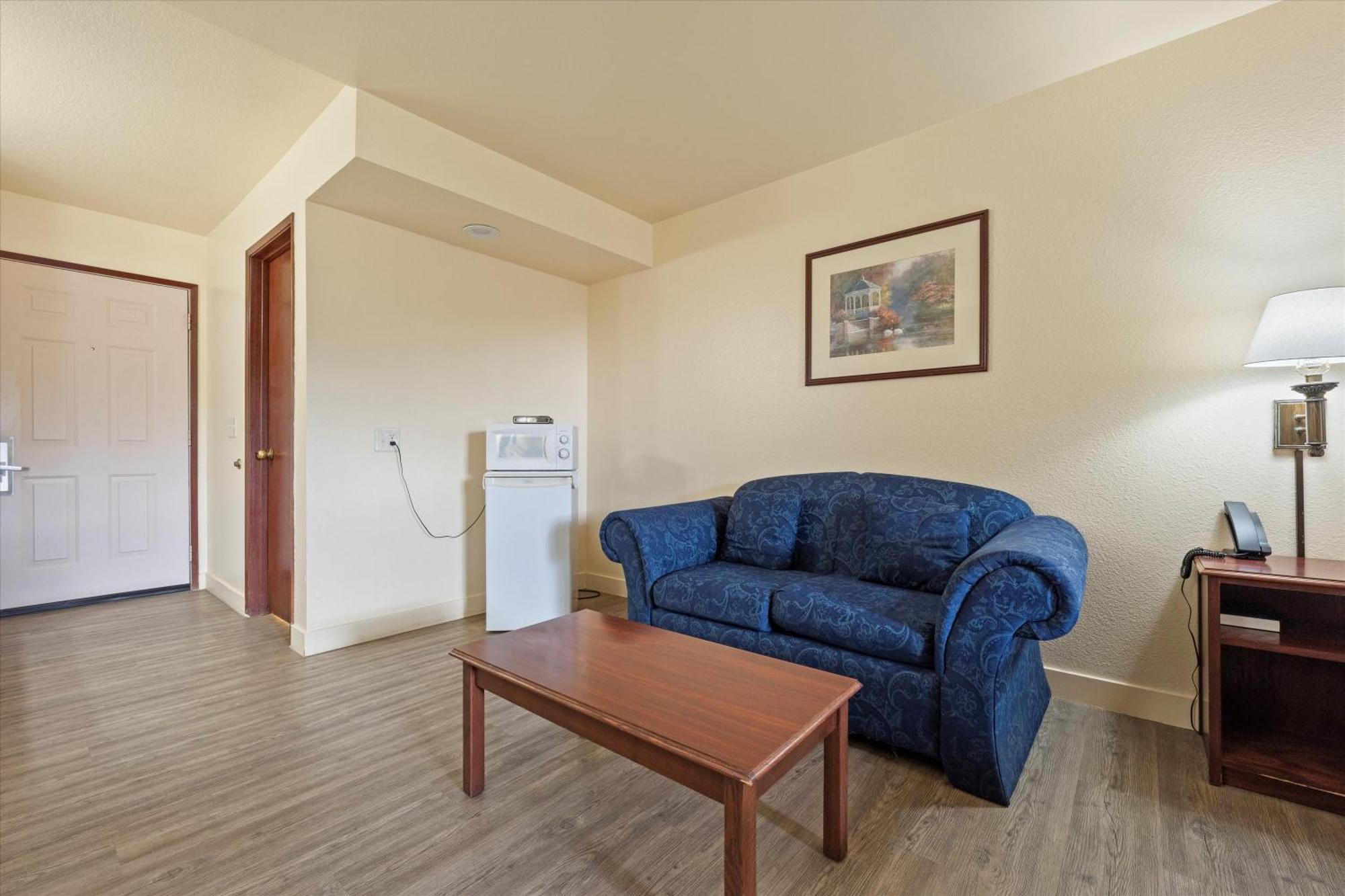 Quincy Inn And Suites Экстерьер фото