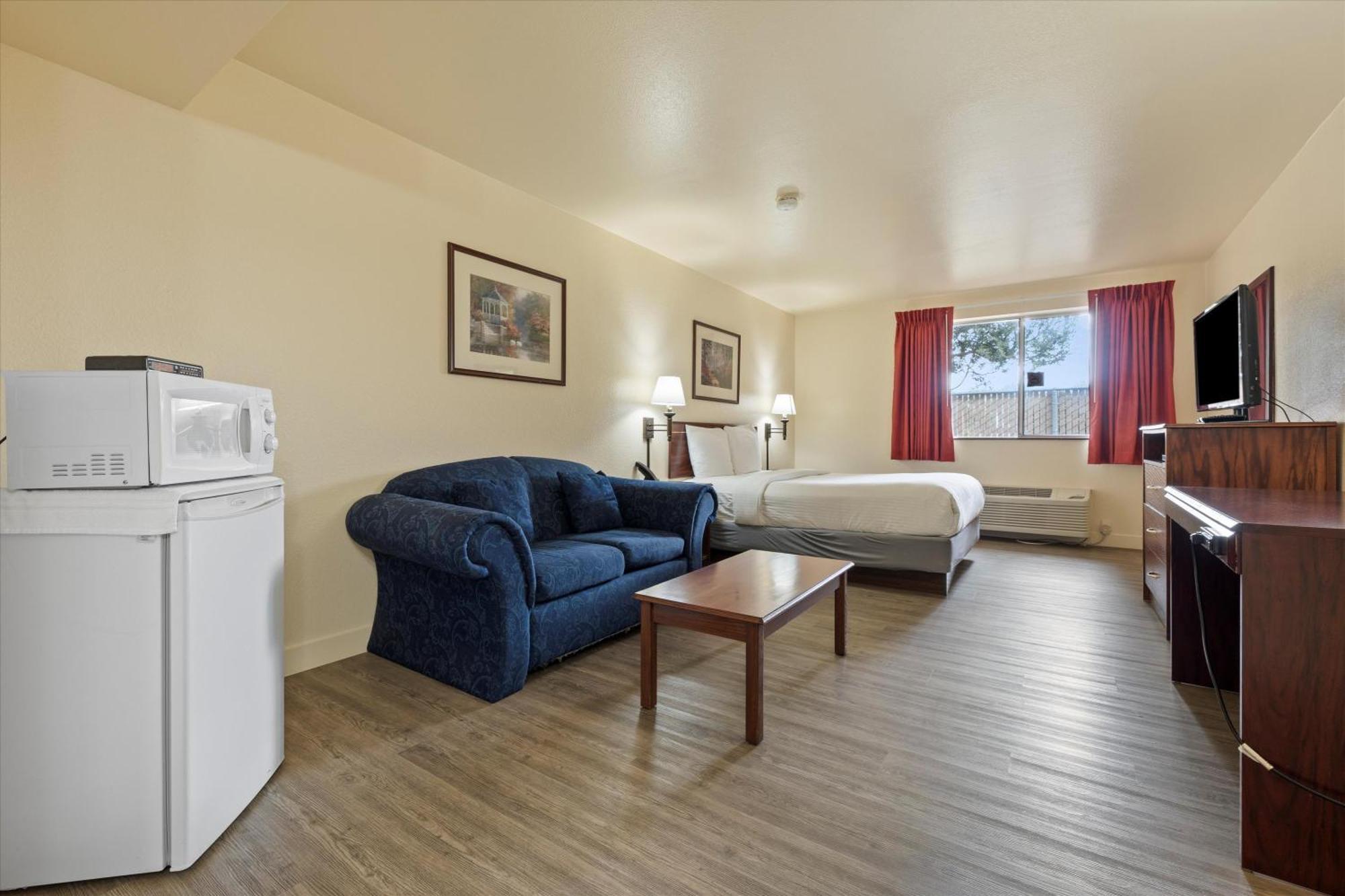 Quincy Inn And Suites Экстерьер фото