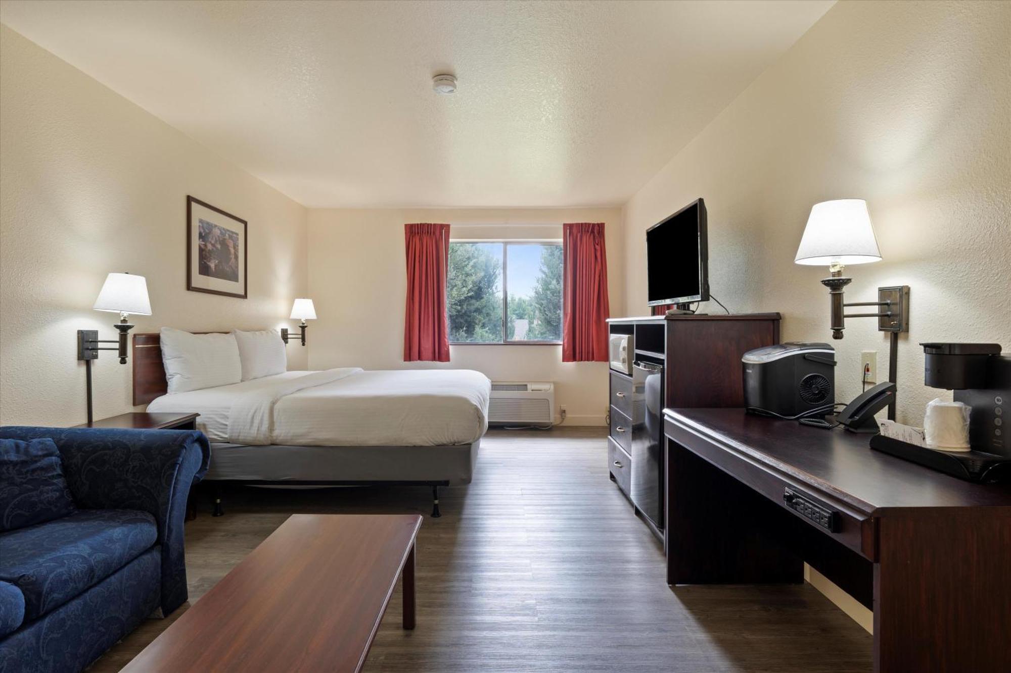 Quincy Inn And Suites Экстерьер фото
