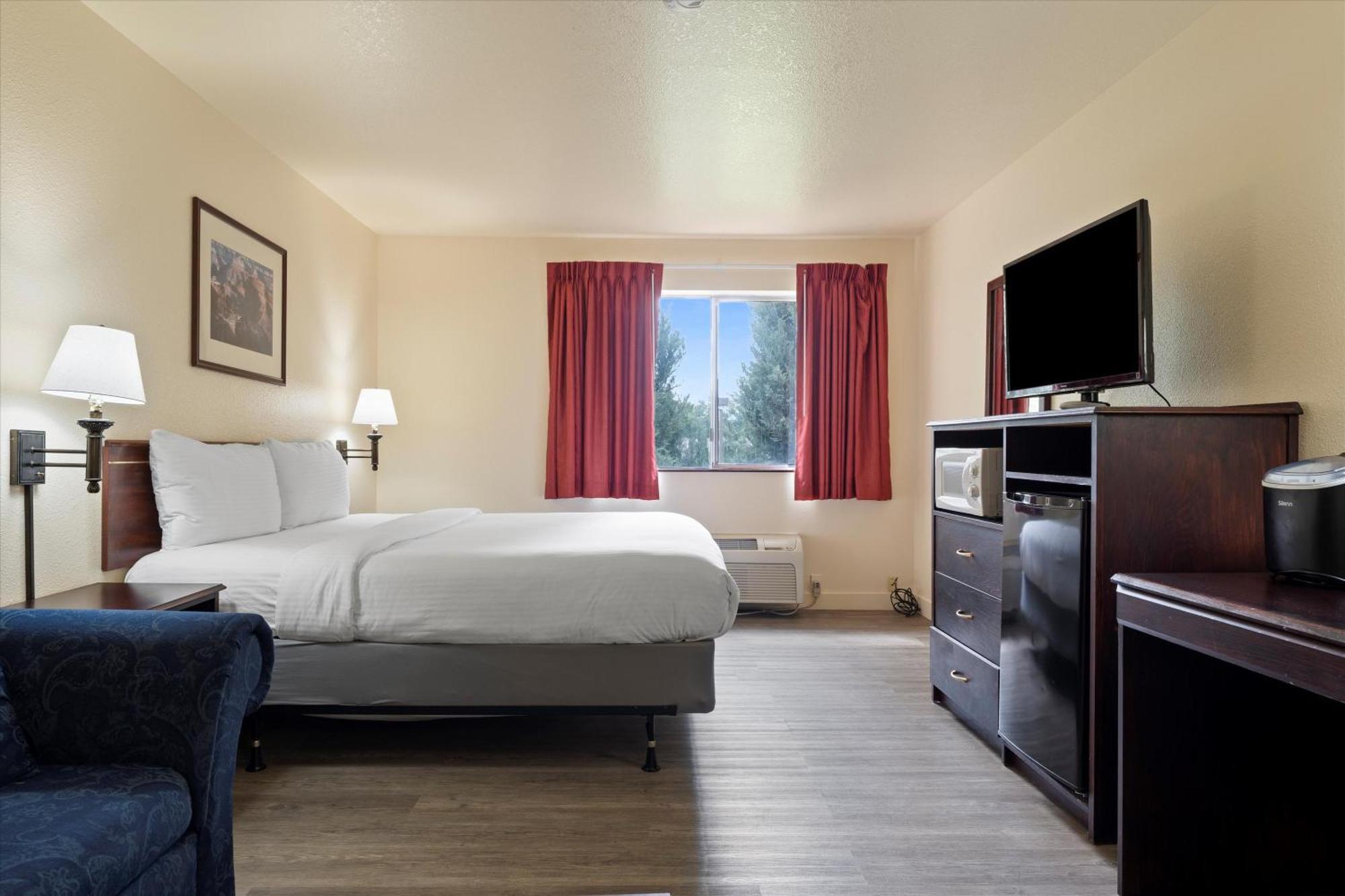Quincy Inn And Suites Экстерьер фото
