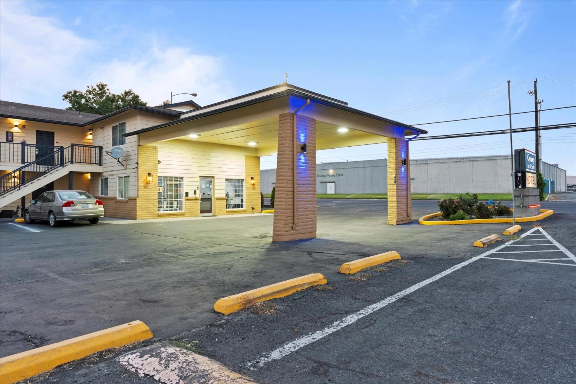 Quincy Inn And Suites Экстерьер фото