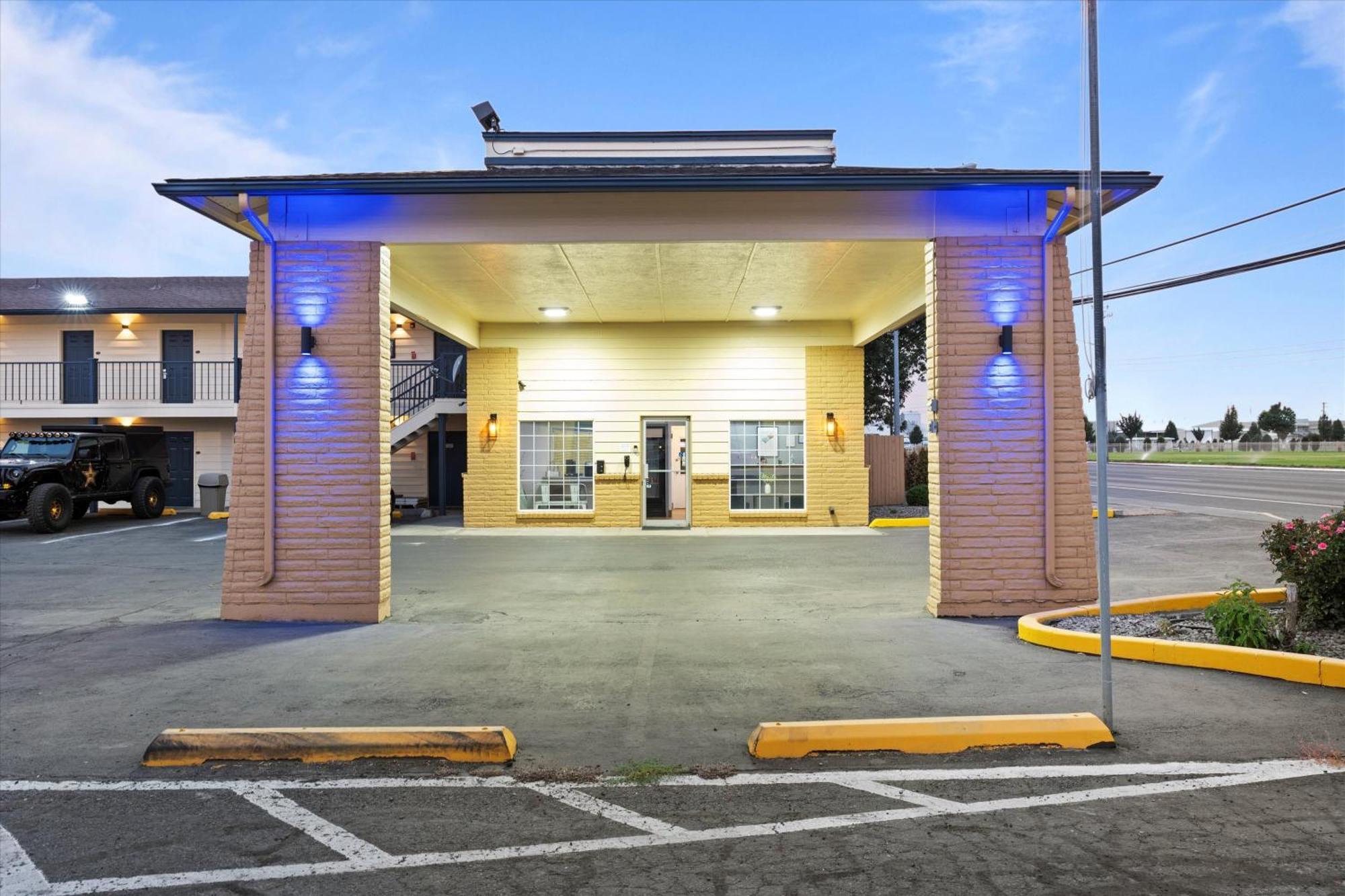 Quincy Inn And Suites Экстерьер фото