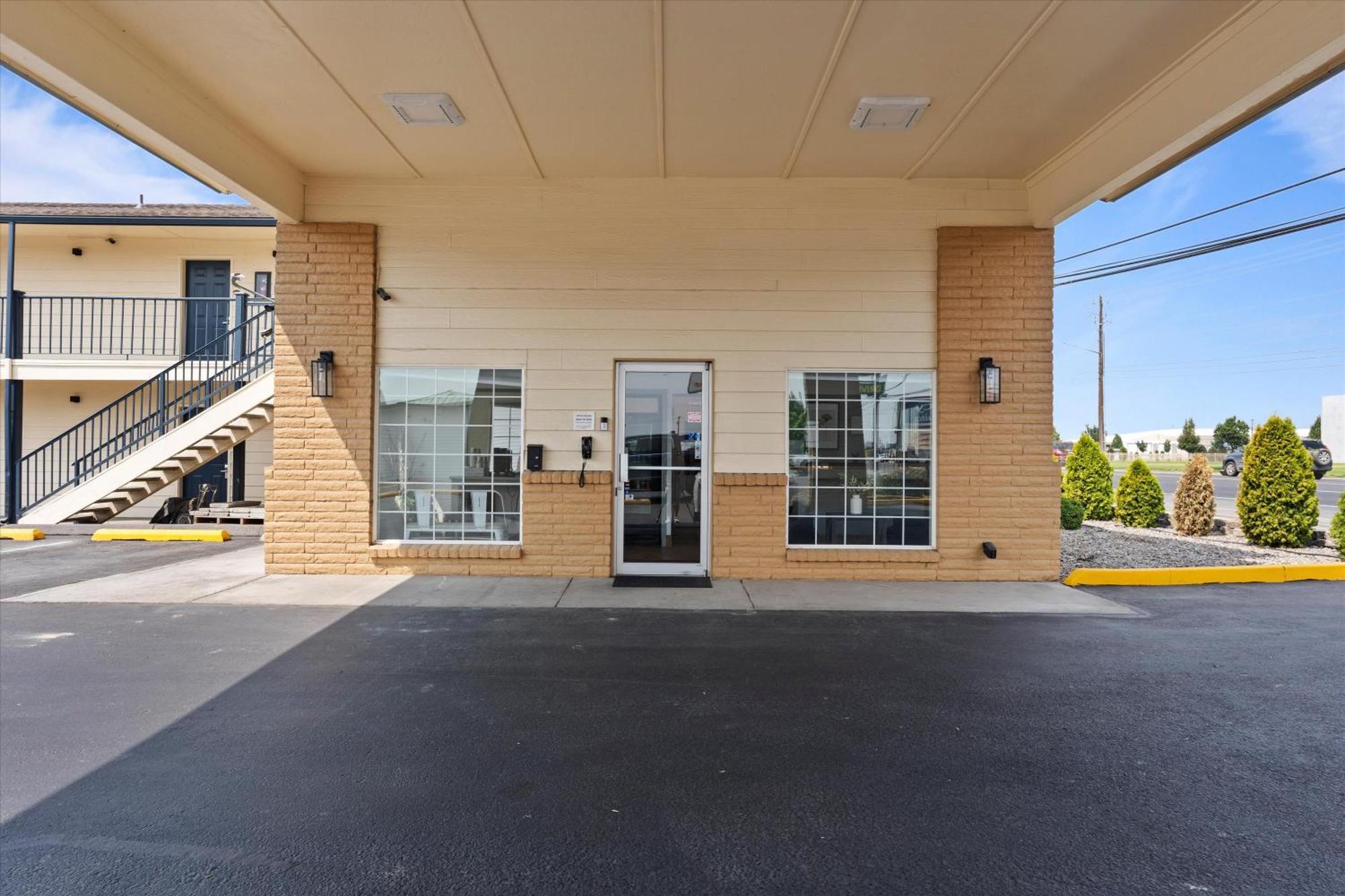 Quincy Inn And Suites Экстерьер фото