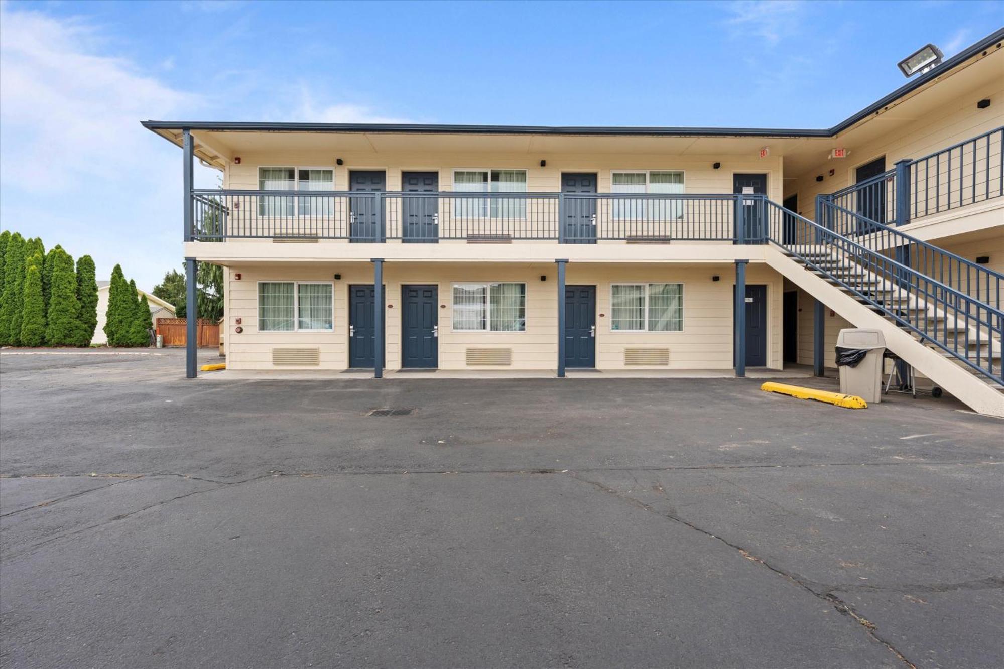 Quincy Inn And Suites Экстерьер фото