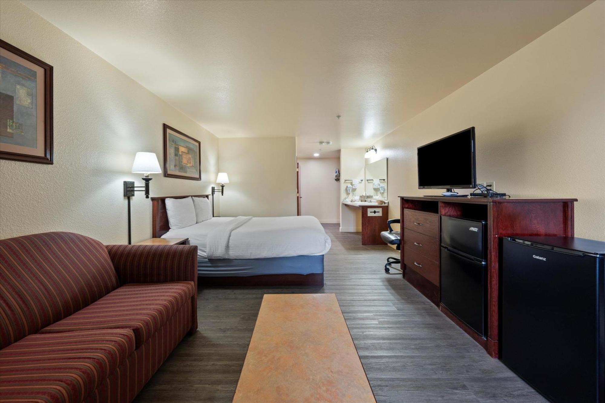 Quincy Inn And Suites Экстерьер фото