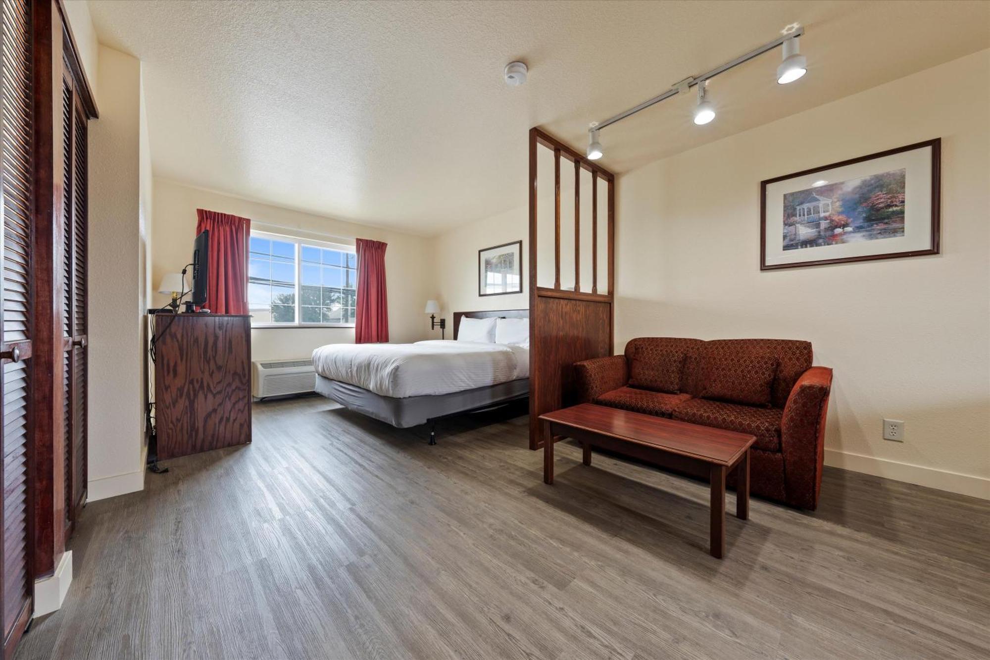 Quincy Inn And Suites Экстерьер фото