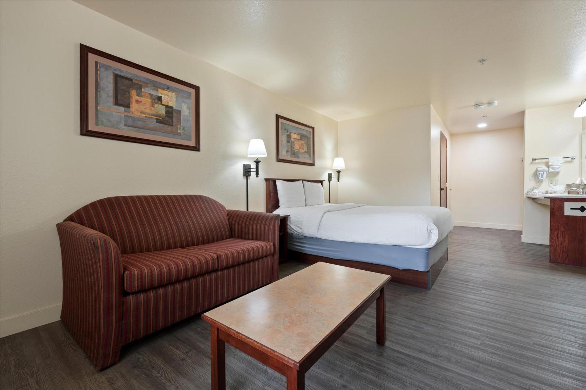 Quincy Inn And Suites Экстерьер фото