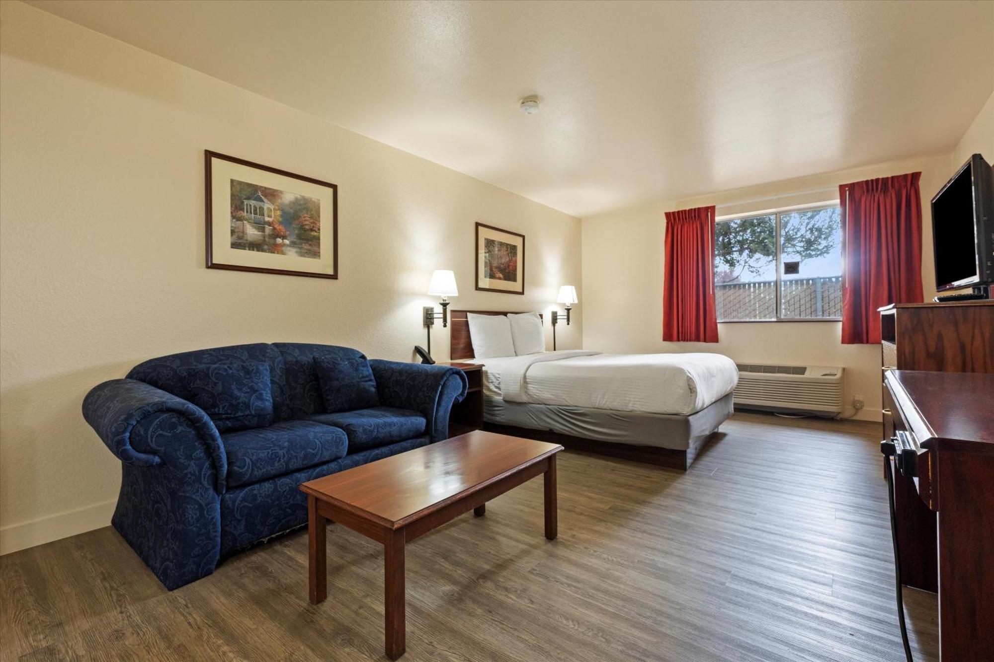 Quincy Inn And Suites Экстерьер фото
