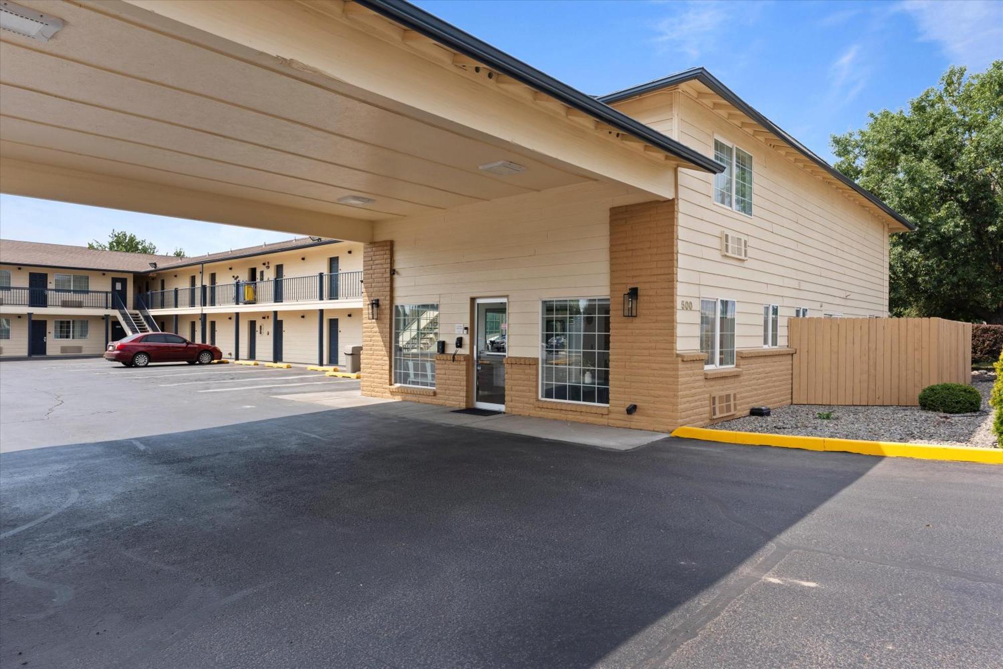Quincy Inn And Suites Экстерьер фото