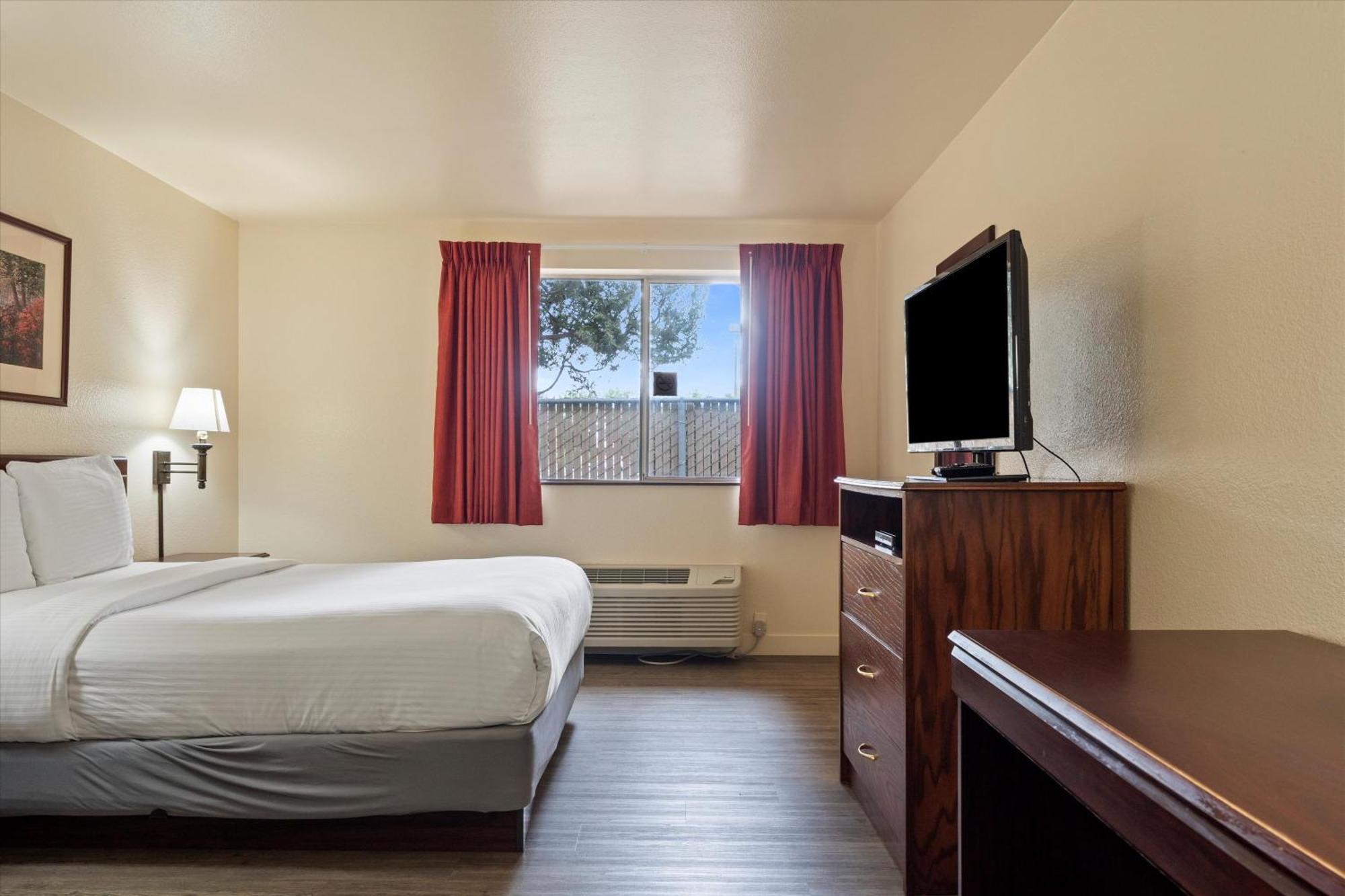 Quincy Inn And Suites Экстерьер фото