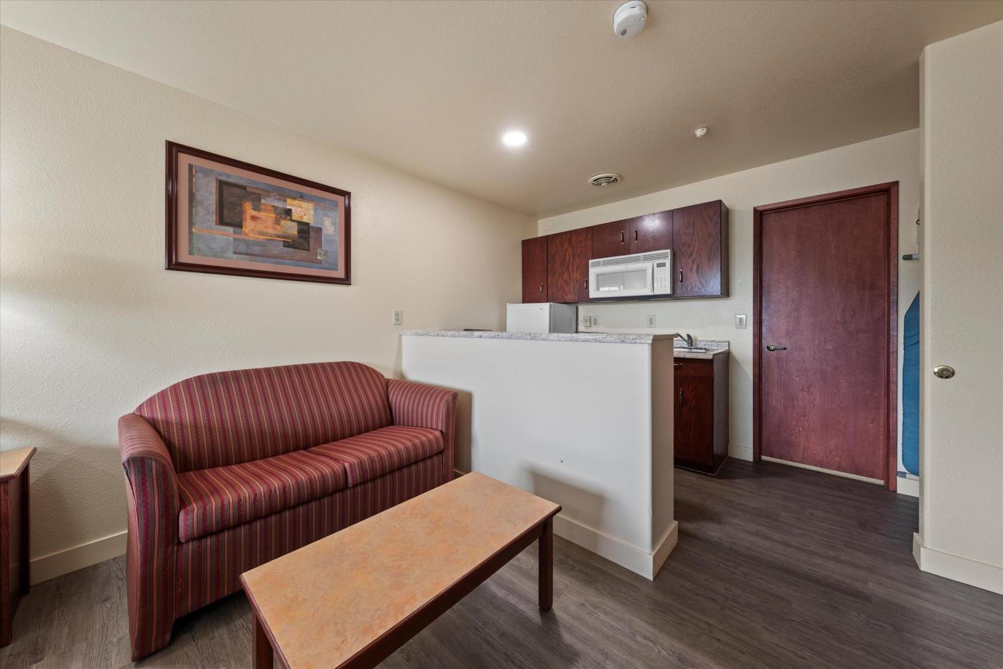 Quincy Inn And Suites Экстерьер фото