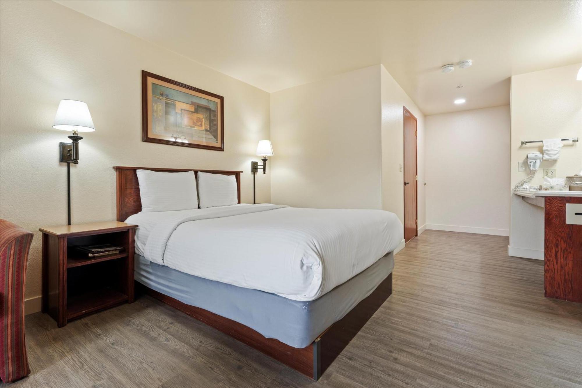 Quincy Inn And Suites Экстерьер фото