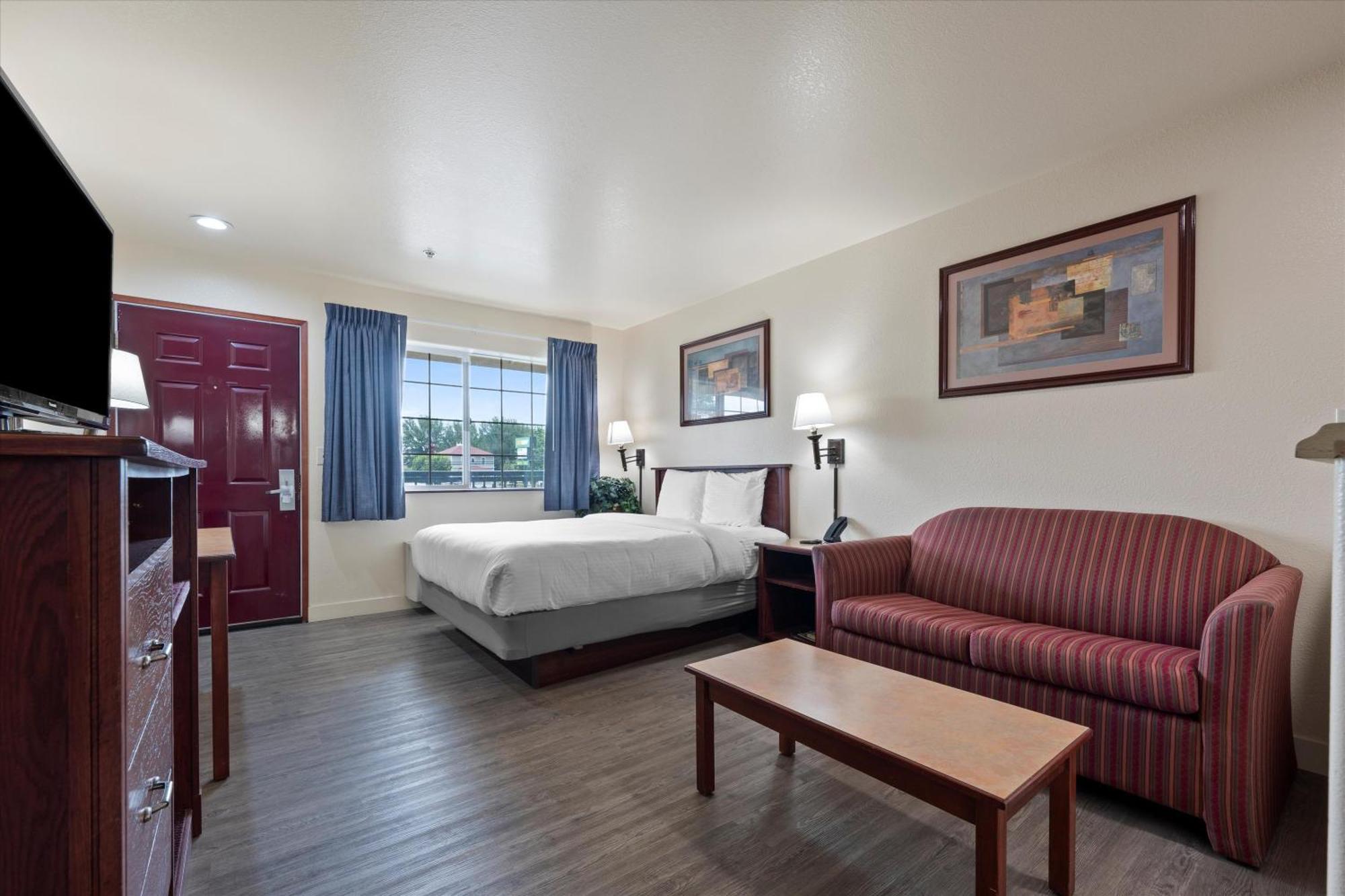 Quincy Inn And Suites Экстерьер фото