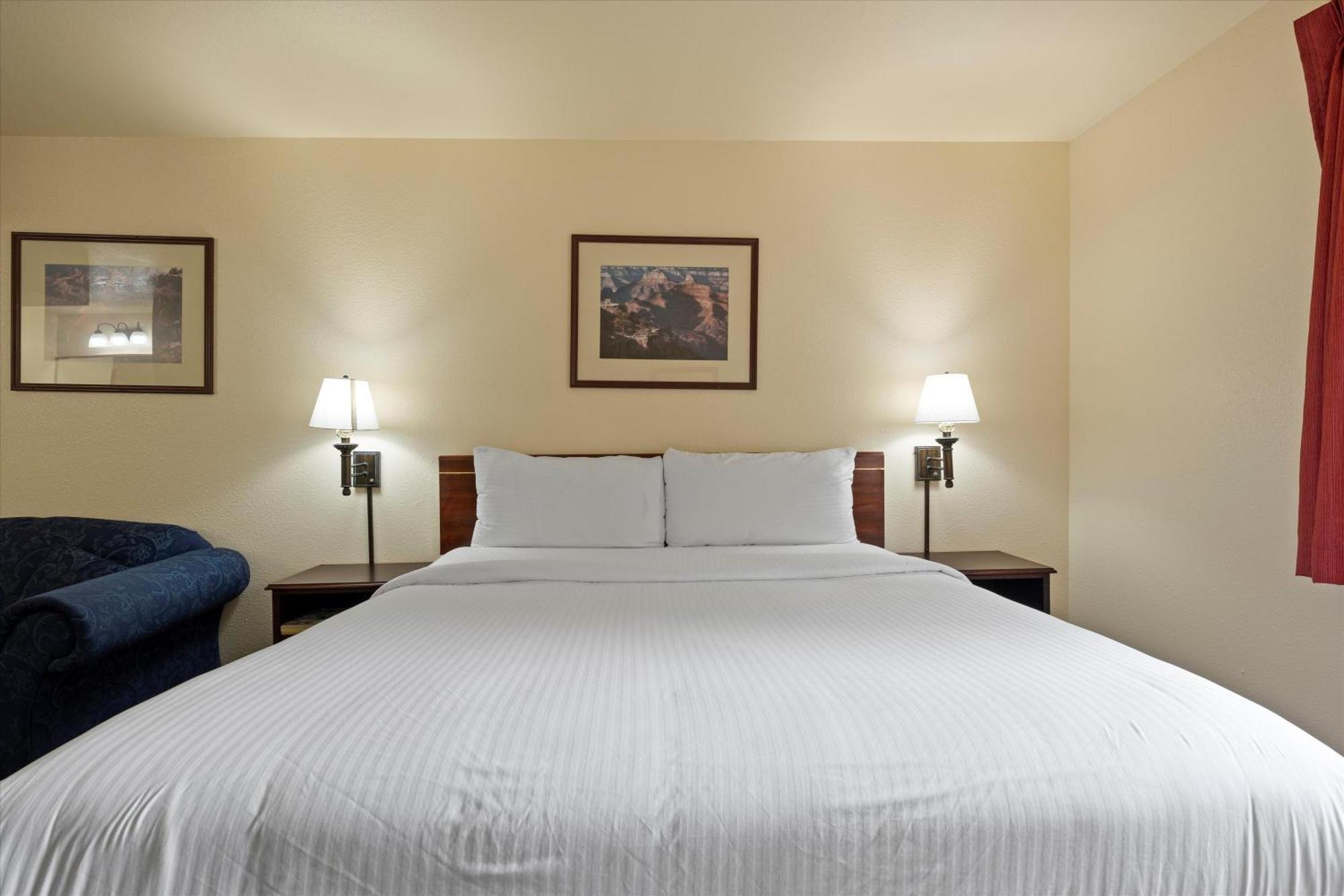Quincy Inn And Suites Экстерьер фото